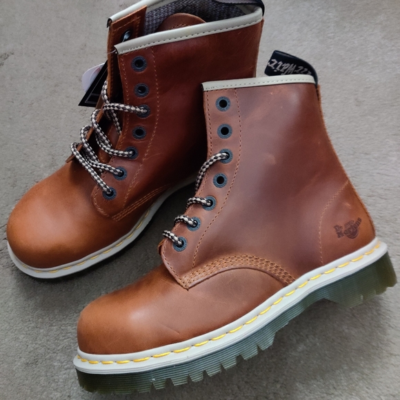 dr martens icon 7b10 tan